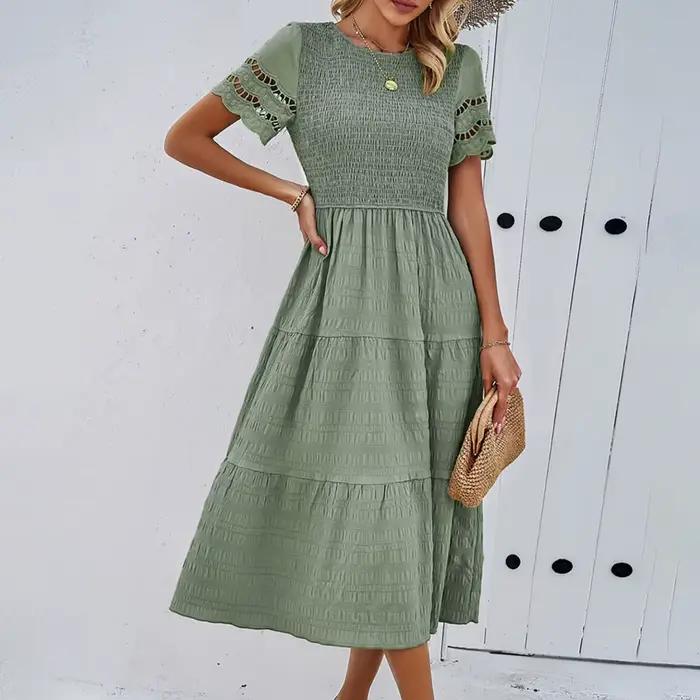 Robe en dentelle évidée à manches courtes pour femmes, robe d'épissage, longueur au genou, col rond,