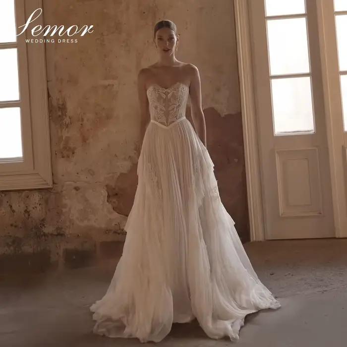 Robe de mariée plissée élégante en dentelle coupe trapèze Semor 2026, col cœur, sans manches, person