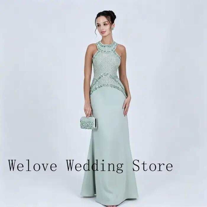 Robe de soirée formelle verte avec col halter haut, sans manches, corsage entièrement perlé, détail 
