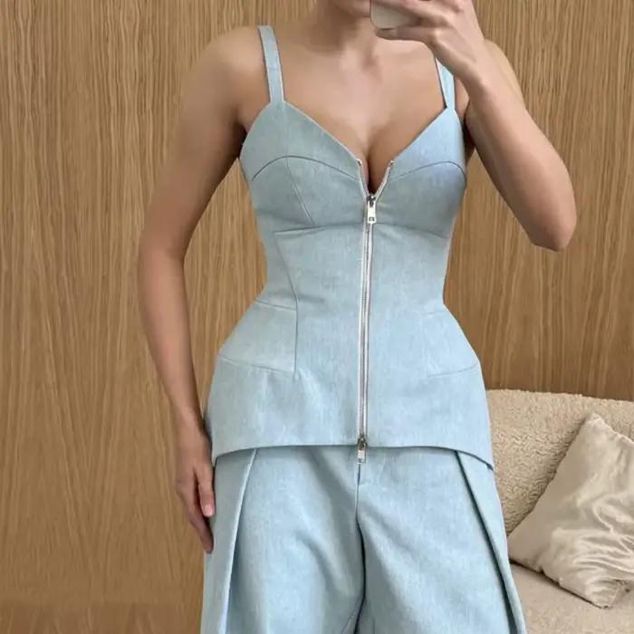 Ensemble chic pour femme : haut cintré, gilet sans manches à fermeture éclair et pantalon plissé amp