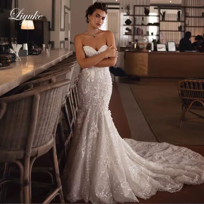Liyuke sur mesure robe de mariée sirène exquis tissu de dentelle florale superbes fleurs 3D asymétri