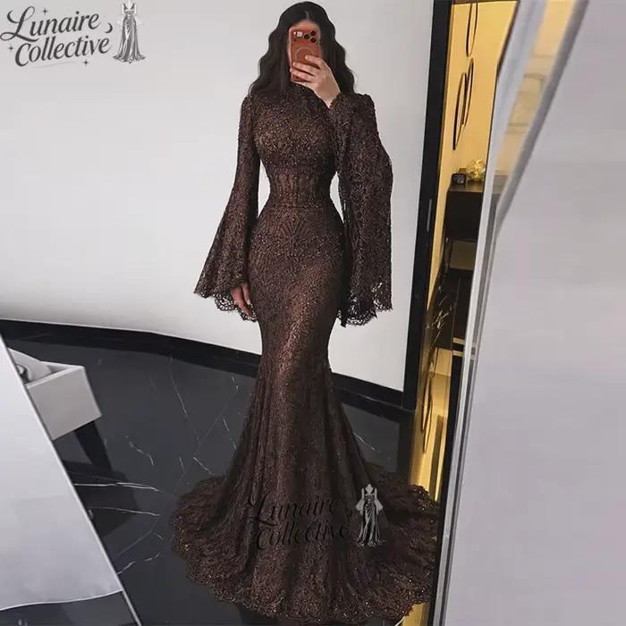 Robe de soirée vintage marron personnalisée Lunaire.C en dentelle, manches longues, coupe sirène, po