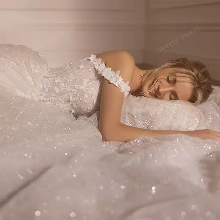 Robes de mariée épaules dénudées en organza avec broderies et sequins