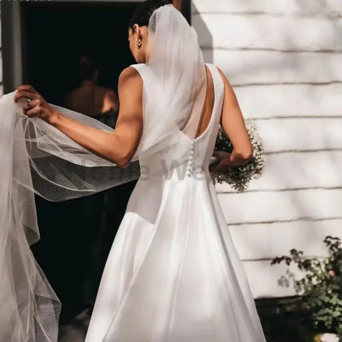 Robes de mariée carrées élégantes pour femmes
