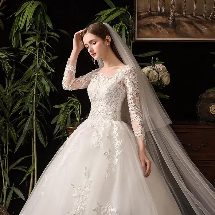 Robes de mariée en dentelle à manches longues