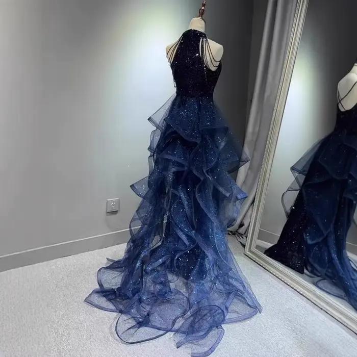 Robe de soirée bleu marine élégante avec train de balayage et décoration de fleurs pour femmes occasions spéciales