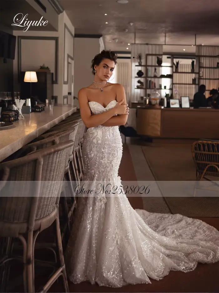 Liyuke sur mesure robe de mariée sirène exquis tissu de dentelle florale superbes fleurs 3D asymétrique une épaule robes