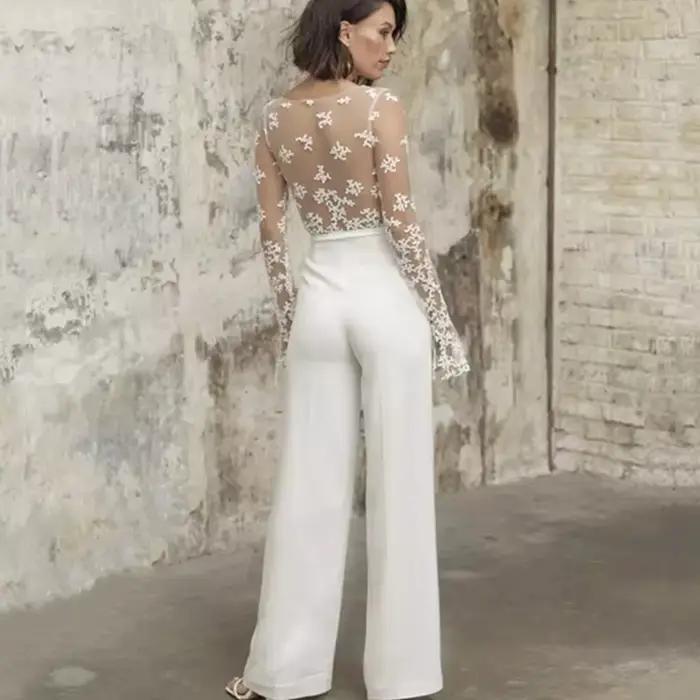 Robe de mariée à manches longues et col en V