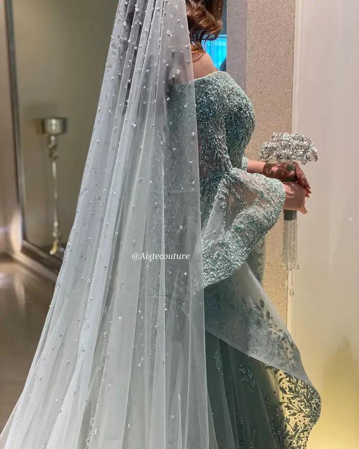 Robe de mariée exquise en organza avec train de cathédrale, col carré, décoration en cristal et paillettes, pour femmes enceintes et occasions formelles