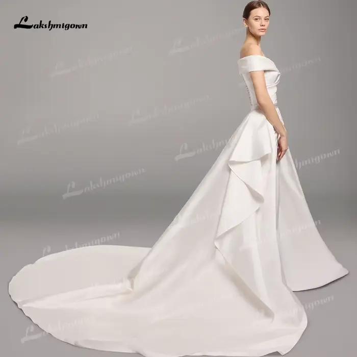 Robe de mariée moderne en satin drapée