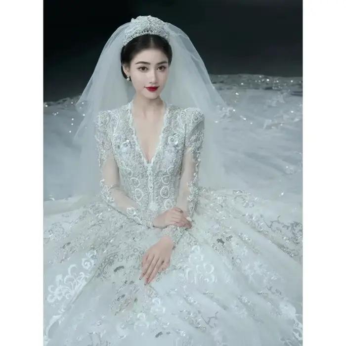 Robe de mariée française à manches longues