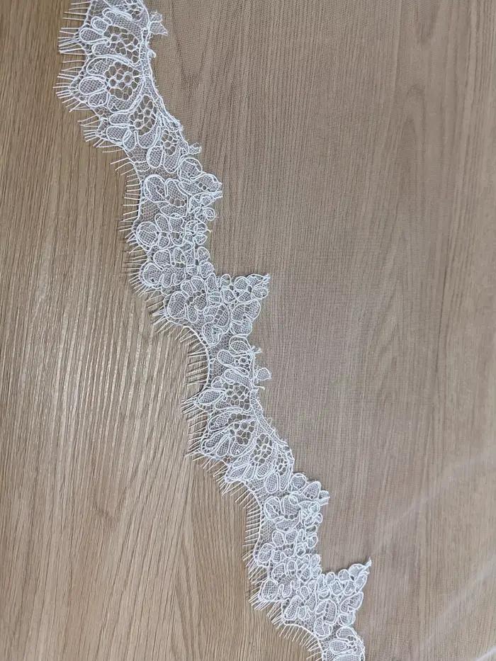 Voile de mariée personnalisé avec bordure en dentelle
