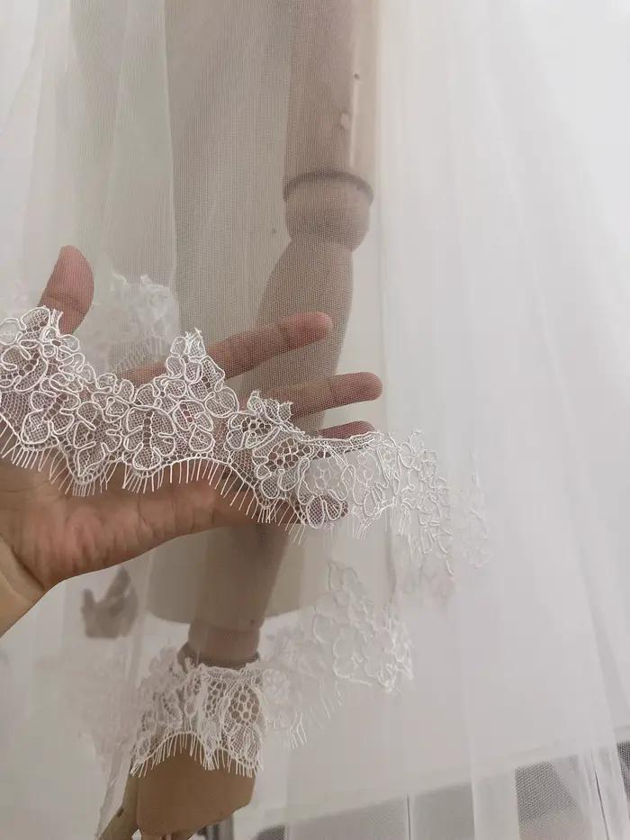Voile de mariée personnalisé avec bordure en dentelle