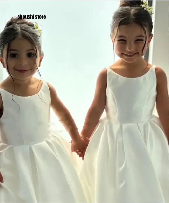 Robe de demoiselle d'honneur blanche avec bretelles à nœud
