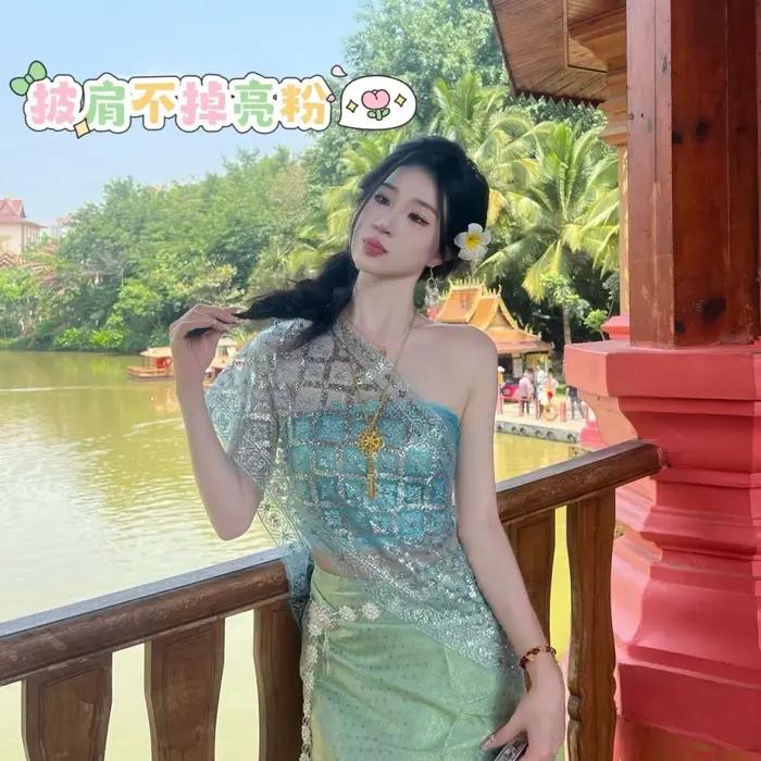 Ensemble de vêtements thaïlandais pour femmes