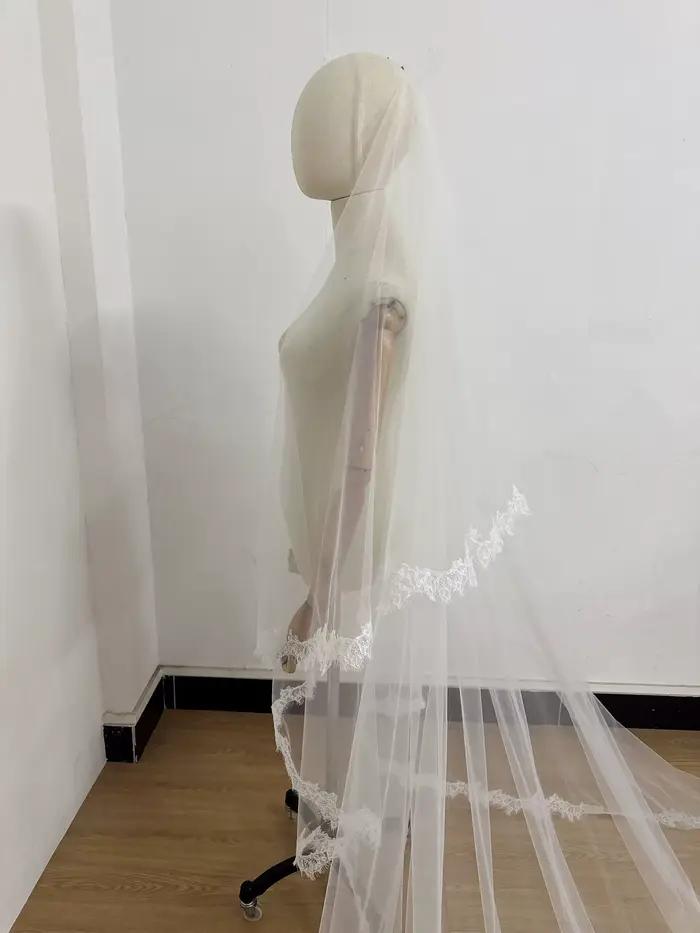Voile de mariée personnalisé avec bordure en dentelle