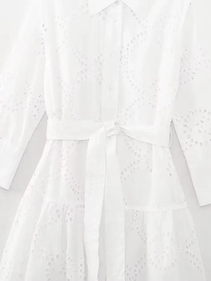 Robe blanche brodée élégante pour femmes