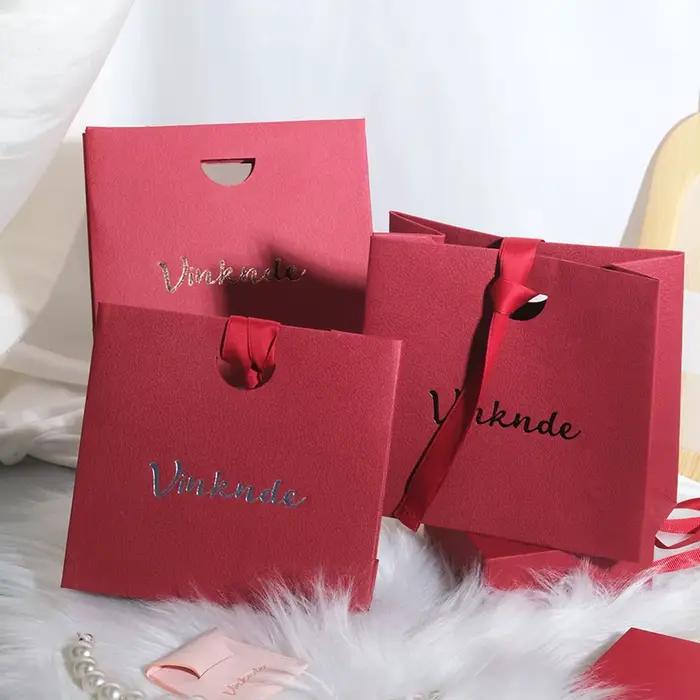 Sac en papier rouge personnalisé avec logo pour bijoux, shopping, mariage, voyage, cadeau, pochette pour bagues, boucles d'oreilles, bracelets, pendentifs, parfums, gâteaux, rangement