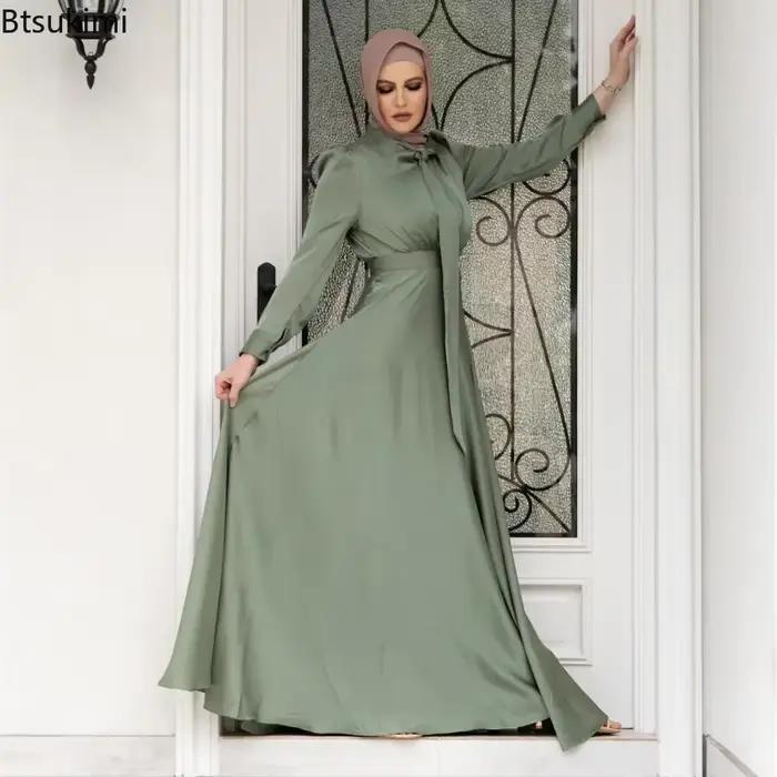 Robe élégante en satin pour femmes