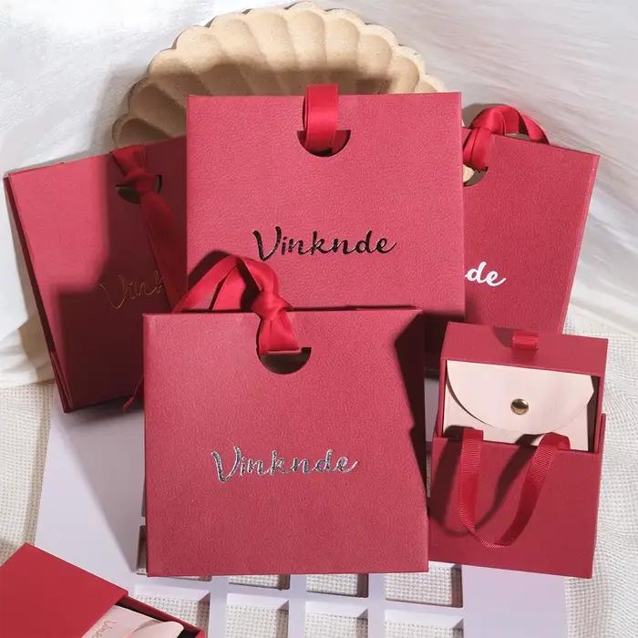 Sac en papier rouge personnalisé avec logo pour bijoux, shopping, mariage, voyage, cadeau, pochette pour bagues, boucles d'oreilles, bracelets, pendentifs, parfums, gâteaux, rangement