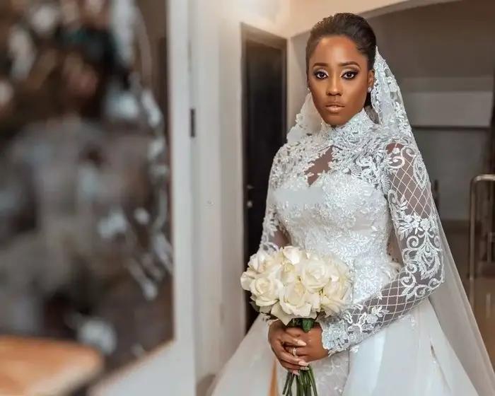 Robe de mariée gracieuse en dentelle