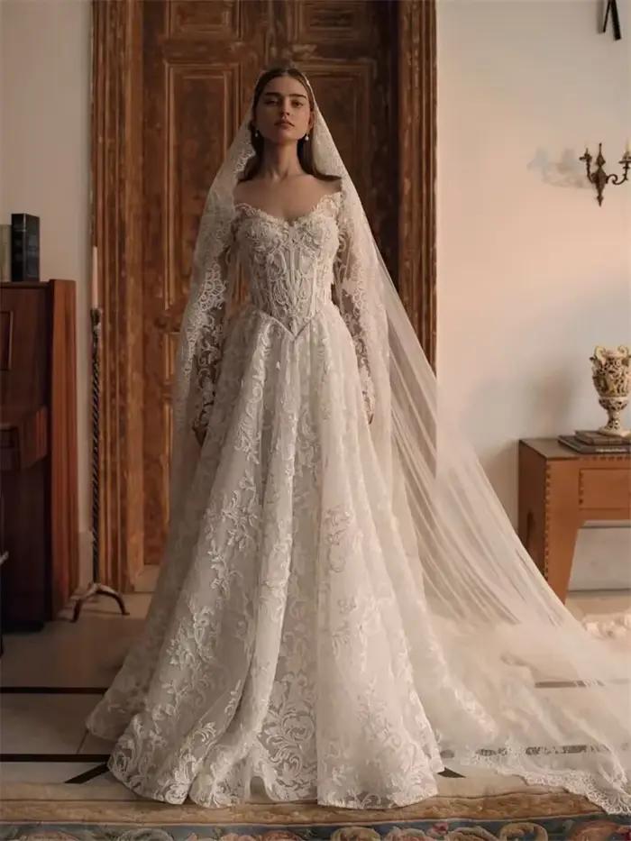 Robe de mariée en dentelle à manches longues