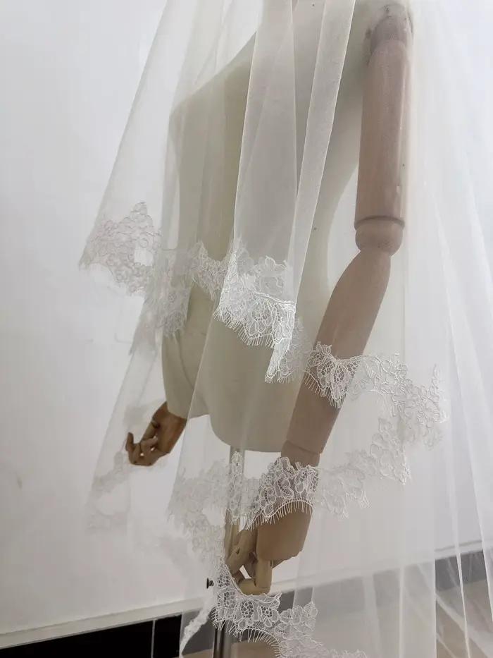 Voile de mariée personnalisé avec bordure en dentelle