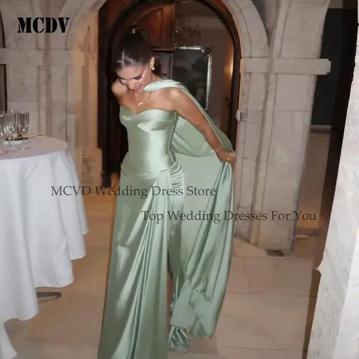 Robe de bal élégante vert olive avec cape