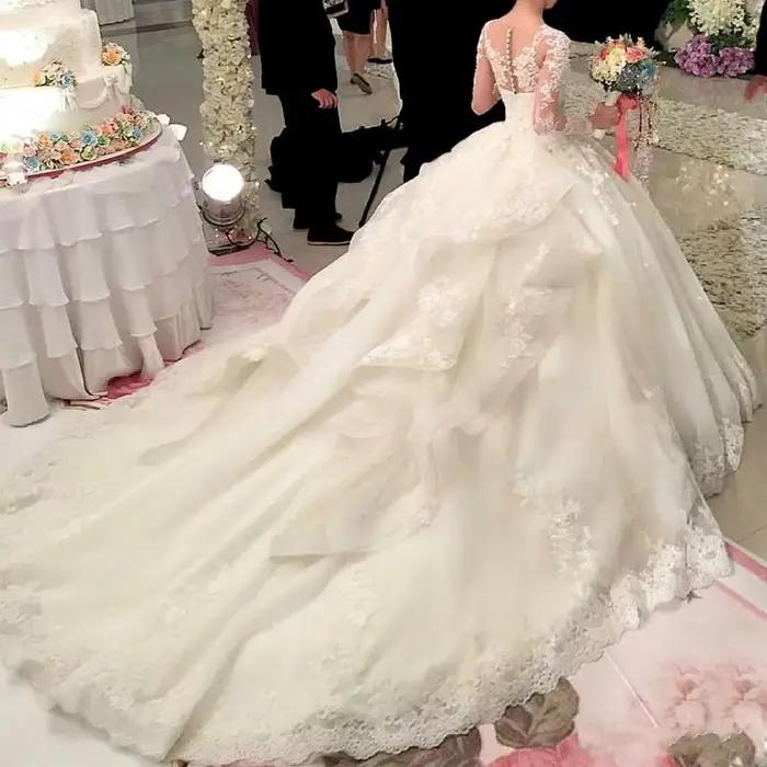 Robe de mariée en dentelle à manches longues