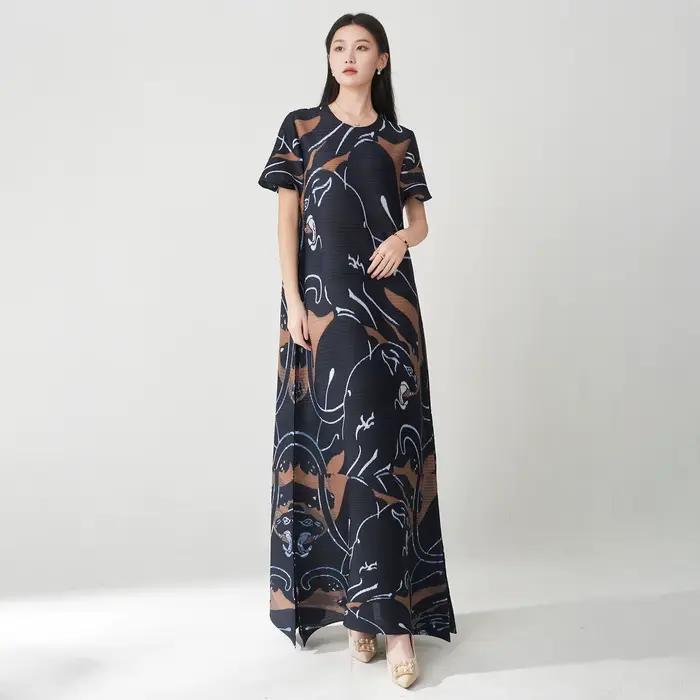 Robe Miyake élégante réfinie