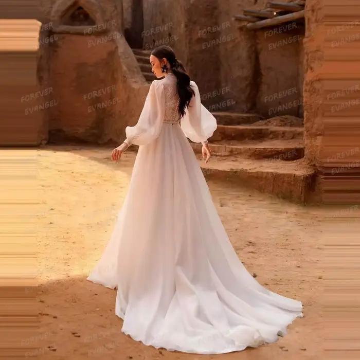 Robe de mariée bohème élégante en polyester avec décolleté haut et applications pour femmes occasions spéciales