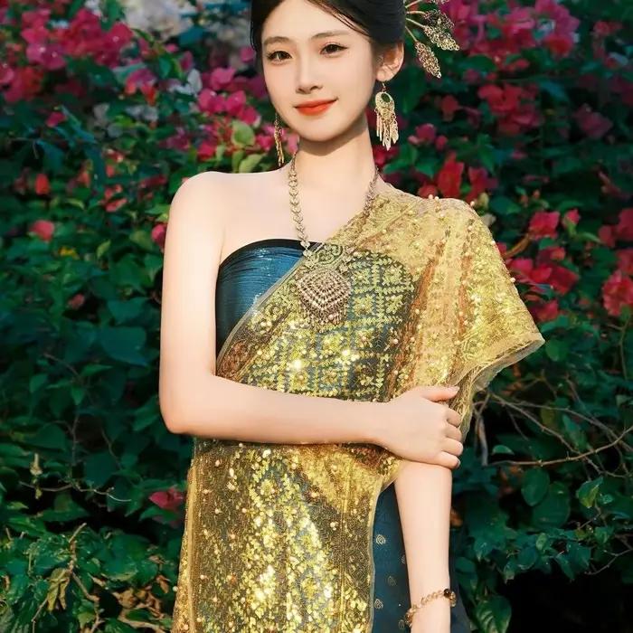 Ensemble de vêtements thaïlandais pour femmes