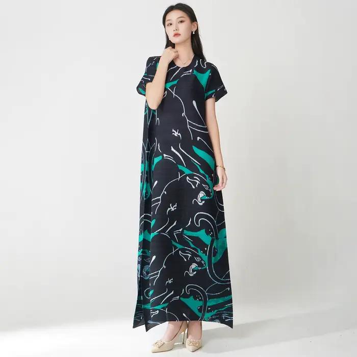 Robe Miyake élégante réfinie