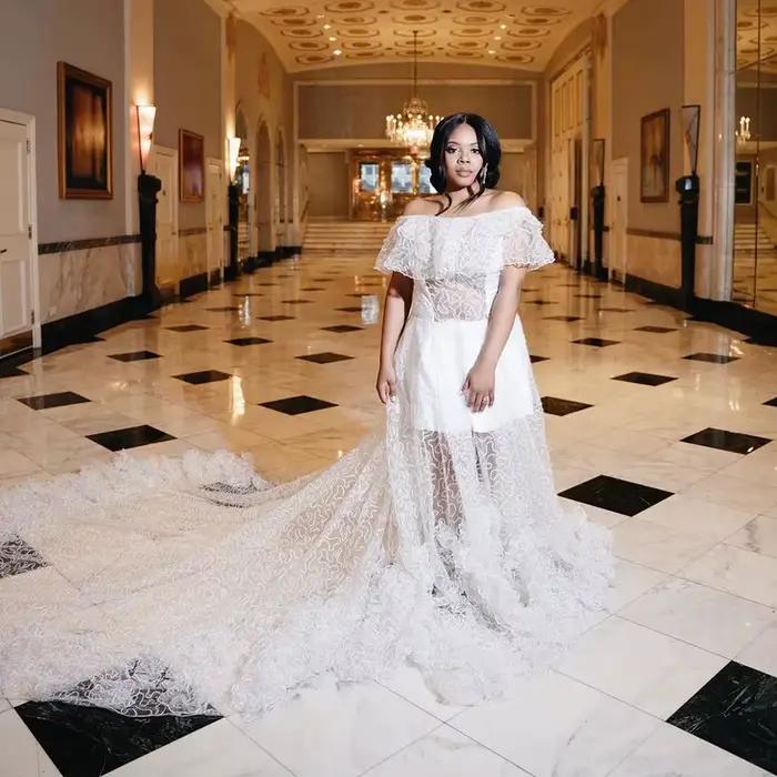 Robe de mariée en dentelle complète et chemise de nuit pour la photographie