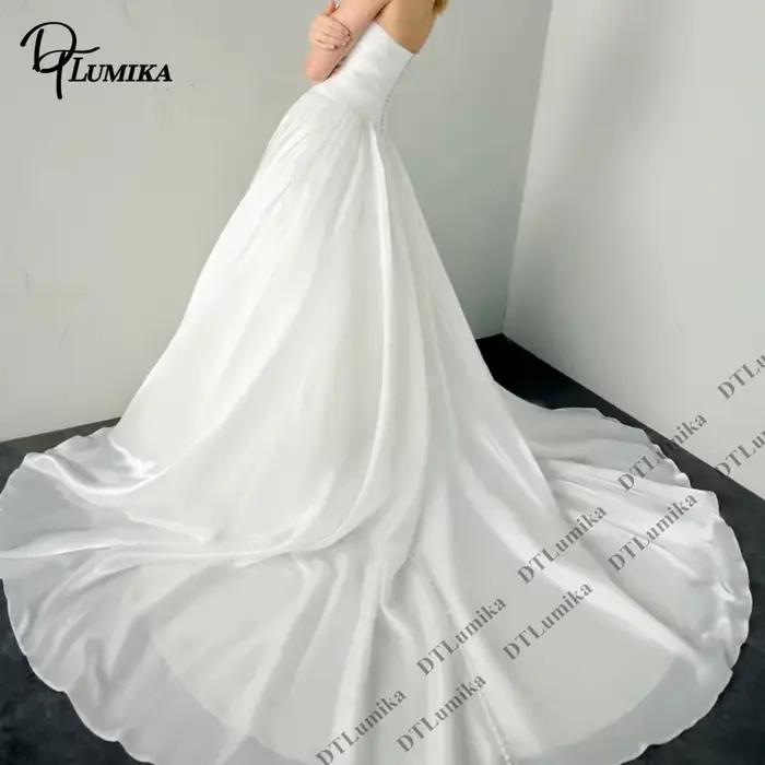 Robe de mariée sans bretelles en satin drapé