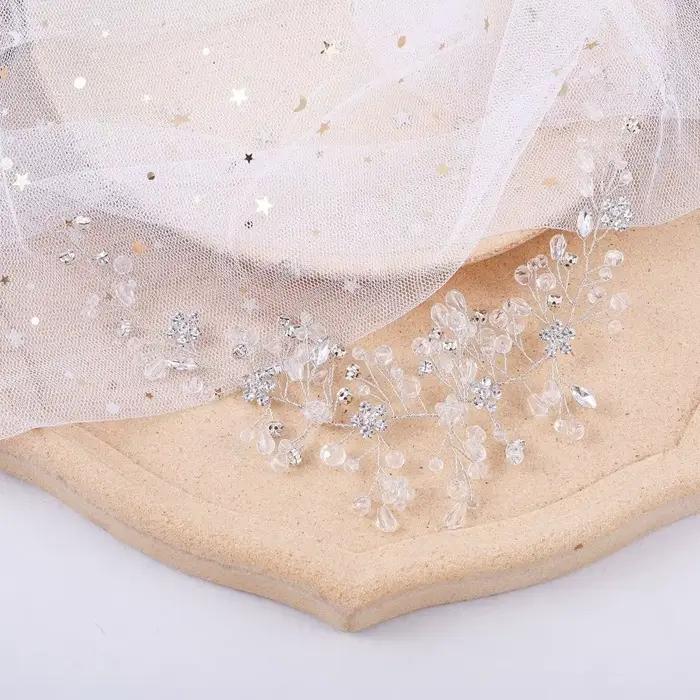 Coiffure de mariée en strass doux