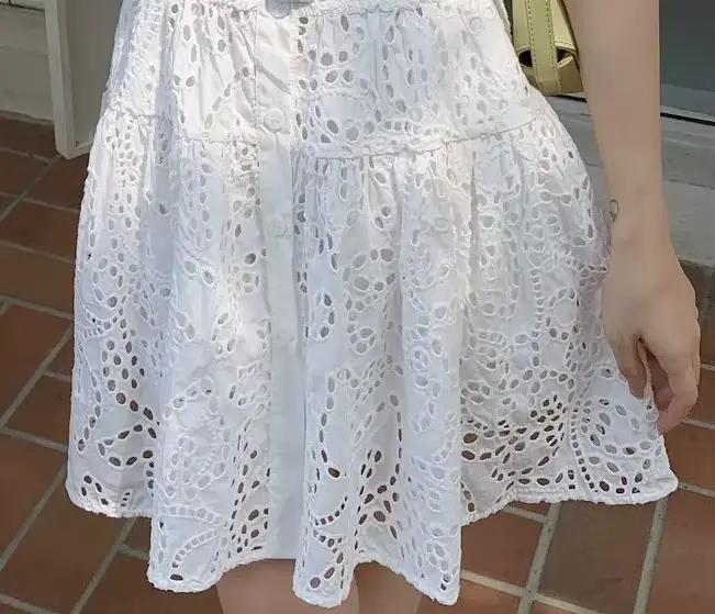 Robe brodée blanche pour femmes