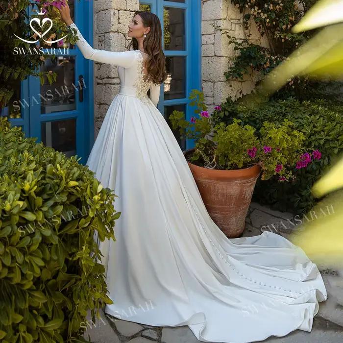 Robe de mariée SwanSarah en satin à manches longues 2026