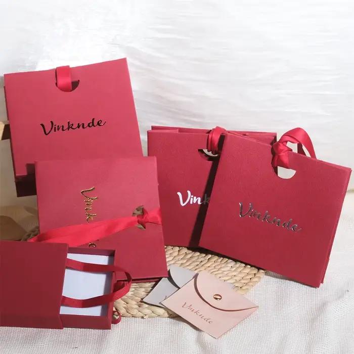 Sac en papier rouge personnalisé avec logo pour bijoux, shopping, mariage, voyage, cadeau, pochette pour bagues, boucles d'oreilles, bracelets, pendentifs, parfums, gâteaux, rangement