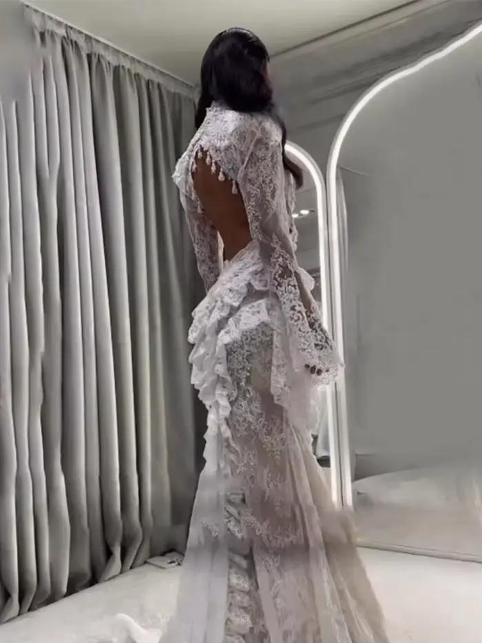 Robe de mariée en dentelle polyester avec manches bouffantes et fente latérale pour femmes romantiques et sophistiquées occasions de mariage et événements spéciaux