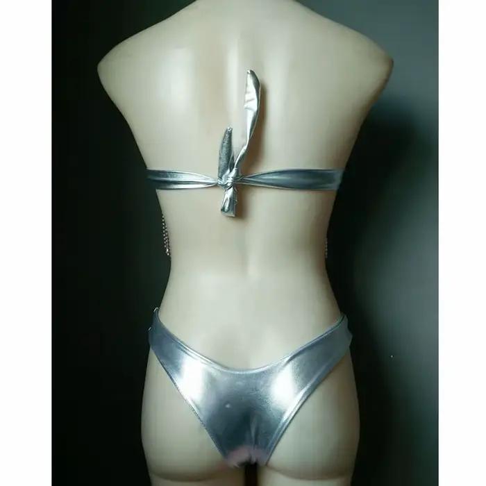 Maillot de bain avec des strass et des franges