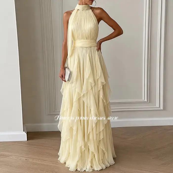 Robe de soirée à bretelles avec fleurs et volants
