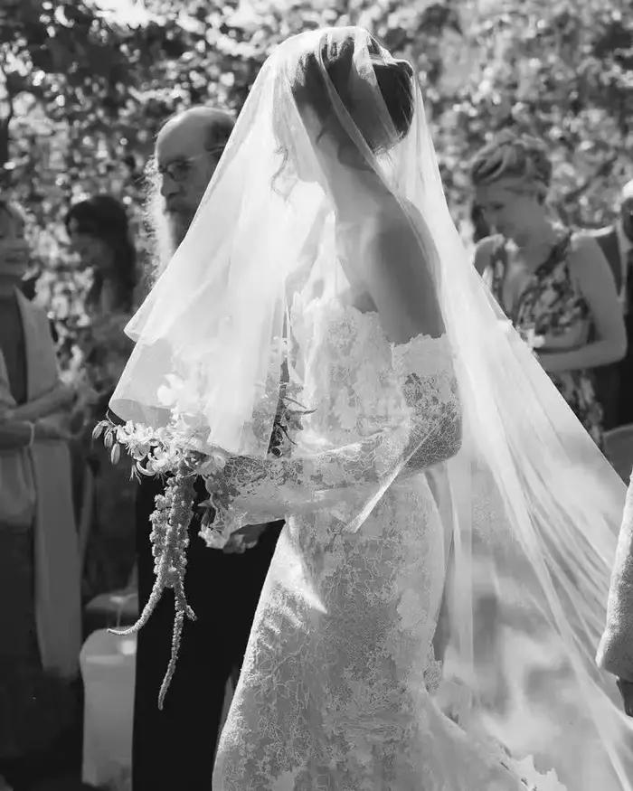 Voile de mariée personnalisé avec bordure en dentelle