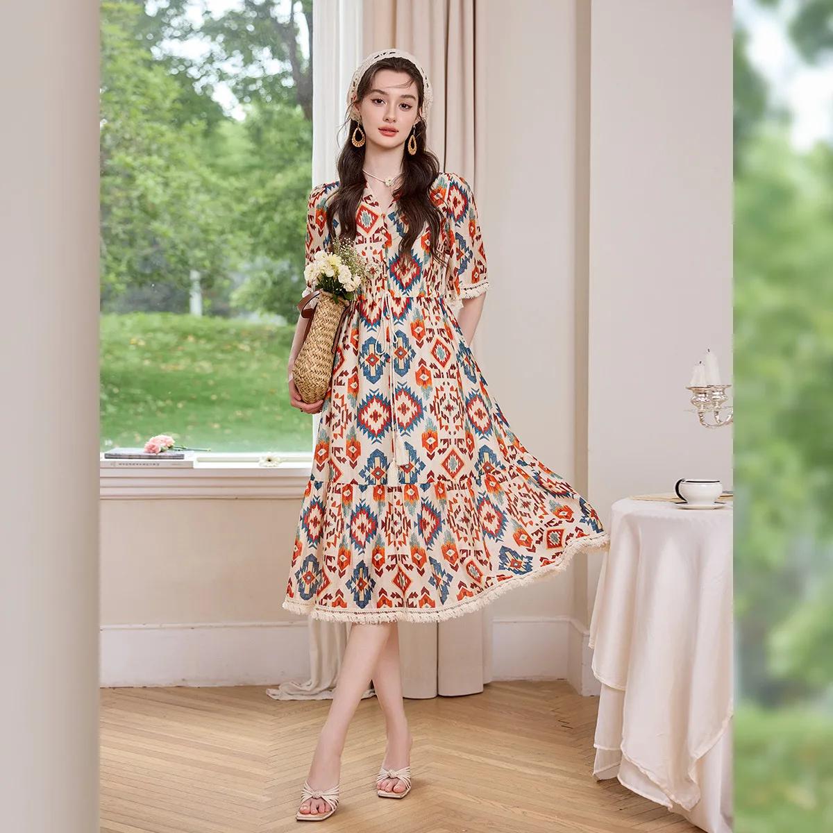 Robes pour femmes LOUIS YAO – Nouvelle collection été 2026 – Imprimé géométrique, franges, col en V 