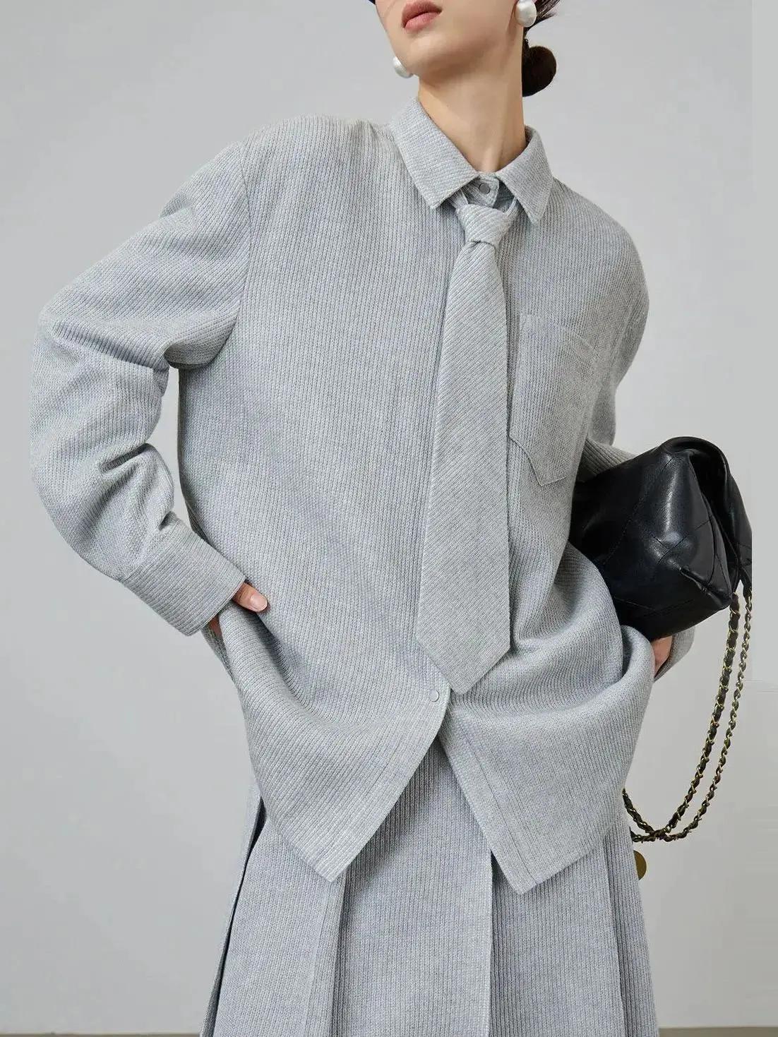 Chemise décontractée grise pour femme, tenue d'automne, style preppy, coupe ample, look universitair