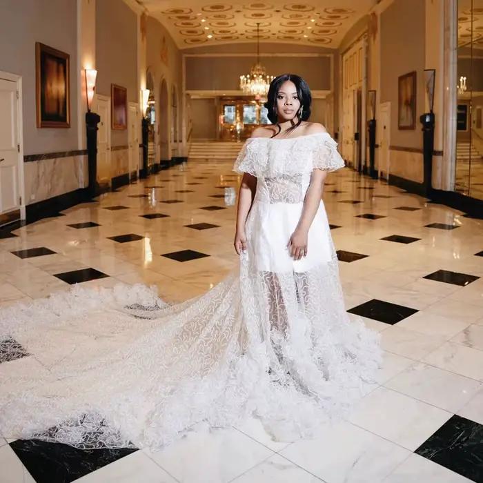 Robe de mariée en dentelle complète et chemise de nuit pour la photographie, hors des patients initi