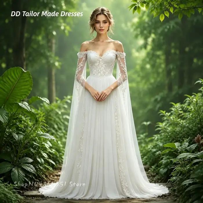 Robe de mariée féerique médiévale, épaules dénudées, en mousseline fluide, avec appliques en dentell
