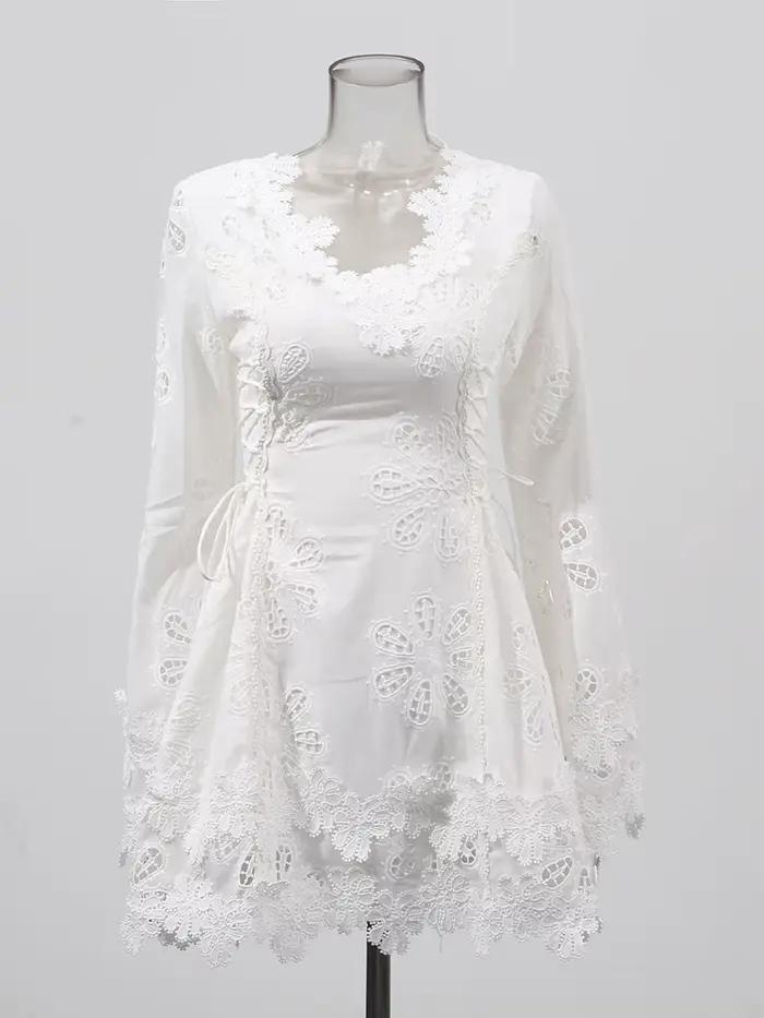 TWOTWINSTYLE solide évider Mini robes pour femmes col en V longue sans manches taille haute tempéram