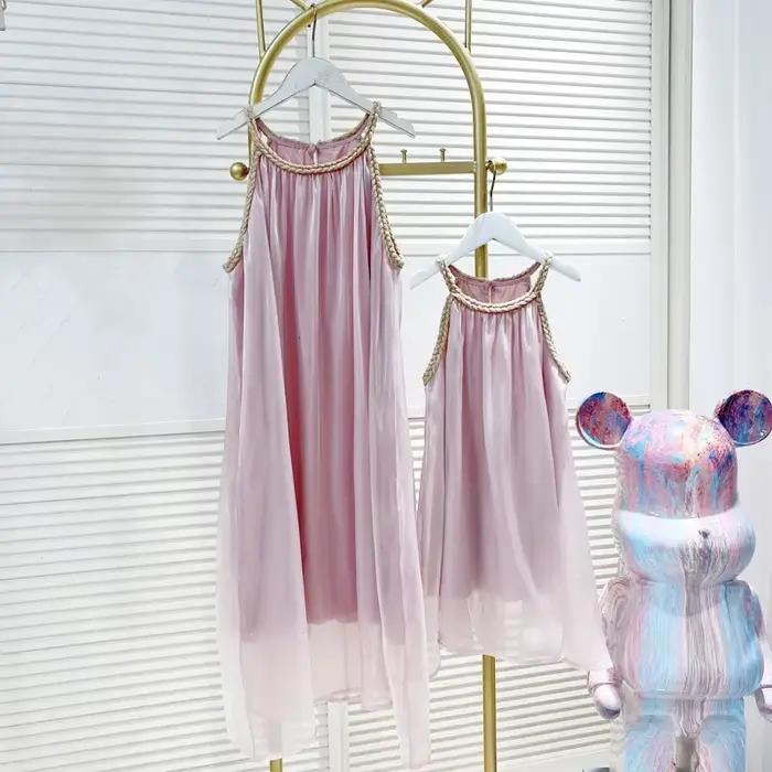 Robe en mousseline de soie pour filles, vêtements de vacances, similaires à la mère, pour l'été, 202