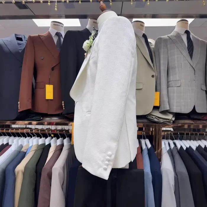 Costume de mariage pour homme 3 pièces, veste à revers châle en jacquard ivoire, gilet et pantalon noir, tenue formelle pour marié, témoin ou soirée de bal
